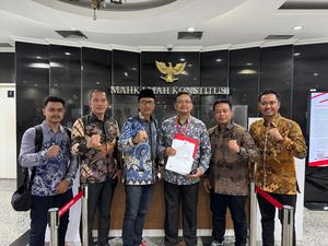 Tim Hukum Khofifah-Emil Siap Kawal Pilihan Warga Jatim di MK Tim Hukum Khofifah-Emil Siap Kawal Pilihan Warga Jatim di MK