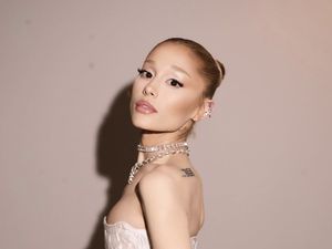 Video Gaya Ariana Grande, Selena Gomez, hingga Lee Jung Jae di #GoldenGlobes Video Gaya Ariana Grande, Selena Gomez, hingga Lee Jung Jae di #GoldenGlobes