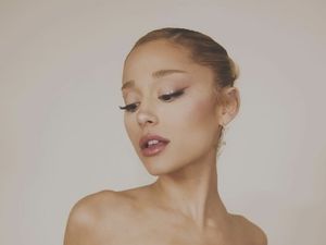 Video: Perjalanan Karier Ariana Grande Hingga Raih Piala Palm Springs Video: Perjalanan Karier Ariana Grande Hingga Raih Piala Palm Springs