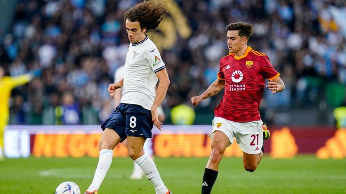 Matteo Guendouzi of SS Lazio and Paulo Dybala of AS Roma during the Serie A TIM match between AS Roma and SS Lazio at Stadio Olimpico on April 06, 2024 in Rome, Italy. (Photo by Giuseppe Maffia/NurPhoto via Getty Images)