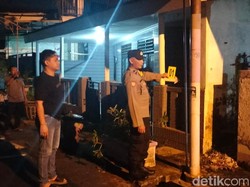 Nahasnya Bocah SD di Mojokerto Tersetrum Tiang PJU saat Main Bola