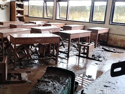 Banjir Bandang Terjang 3 Desa Rengel Tuban Sisakan Lumpur di Mana-mana