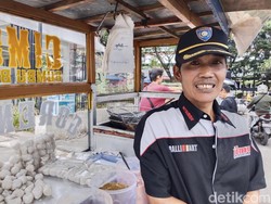 Cerita Iwan, Dari Sopir Angkot hingga Jadi Pedagang Sukses di Monju Bandung