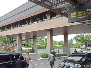 Erick Thohir Pamerkan JPO di Bandara Ngurah Rai Erick Thohir Pamerkan JPO di Bandara Ngurah Rai