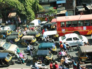 Turis Jepang Muak dengan Bising Klakson di India Turis Jepang Muak dengan Bising Klakson di India