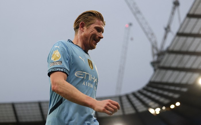 Soccer Football - Premier League - Manchester City v West Ham United - Etihad Stadium, Manchester, Britain - January 4, 2025 Manchester Citys Kevin De Bruyne Action Images via Reuters/Lee Smith EDITORIAL USE ONLY. NO USE WITH UNAUTHORIZED AUDIO, VIDEO, DATA, FIXTURE LISTS, CLUB/LEAGUE LOGOS OR LIVE SERVICES. ONLINE IN-MATCH USE LIMITED TO 120 IMAGES, NO VIDEO EMULATION. NO USE IN BETTING, GAMES OR SINGLE CLUB/LEAGUE/PLAYER PUBLICATIONS. PLEASE CONTACT YOUR ACCOUNT REPRESENTATIVE FOR FURTHER DETAILS..