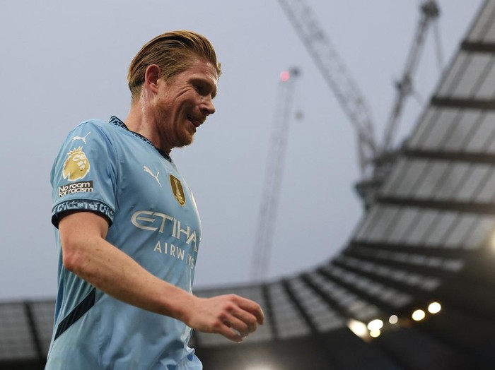 Soccer Football - Premier League - Manchester City v West Ham United - Etihad Stadium, Manchester, Britain - January 4, 2025 Manchester City's Kevin De Bruyne Action Images via Reuters/Lee Smith EDITORIAL USE ONLY. NO USE WITH UNAUTHORIZED AUDIO, VIDEO, DATA, FIXTURE LISTS, CLUB/LEAGUE LOGOS OR 'LIVE' SERVICES. ONLINE IN-MATCH USE LIMITED TO 120 IMAGES, NO VIDEO EMULATION. NO USE IN BETTING, GAMES OR SINGLE CLUB/LEAGUE/PLAYER PUBLICATIONS. PLEASE CONTACT YOUR ACCOUNT REPRESENTATIVE FOR FURTHER DETAILS..