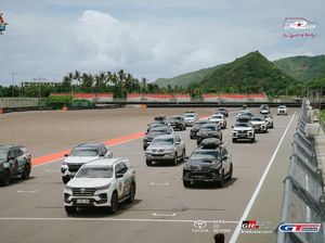 Puluhan Fortuner Digeber di Sirkuit Mandalika Puluhan Fortuner Digeber di Sirkuit Mandalika