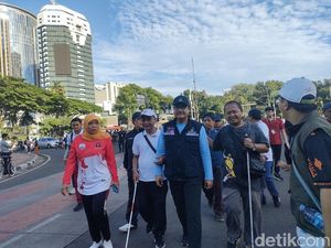 Peringati Hari Braille Sedunia, Mensos Jalan Sehat di CFD Jakarta