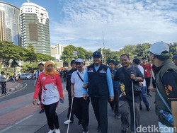 Peringati Hari Braille Sedunia, Mensos Jalan Sehat di CFD Jakarta