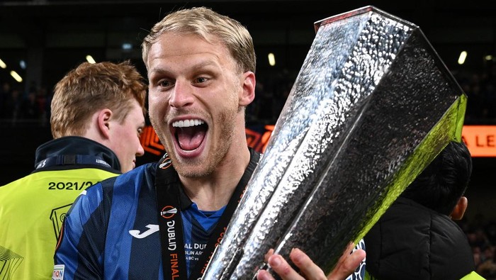 Mitchel Bakker DUBLIN, IRELAND - MAY 22: Mitchel Bakker of Atalanta celebrates victory at the end of the match the UEFA Europa League 2023/24 final match between Atalanta BC and Bayer 04 Leverkusen at Dublin Arena on May 22, 2024 in Dublin, Ireland. (Photo by Image Photo Agency/Getty Images)