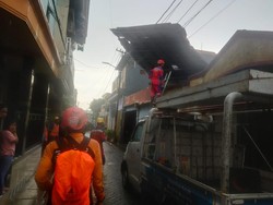 Puting Beliung Landa Surabaya, Atap Rumah Warga Rusak