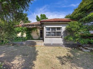 30 Tahun Terlantar Rumah Ini Dijual, tapi Dilarang Masuk Karena Berbahaya! 30 Tahun Terlantar Rumah Ini Dijual, tapi Dilarang Masuk Karena Berbahaya!
