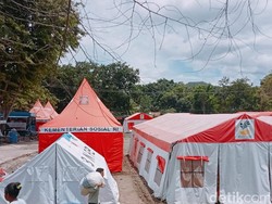 Pengungsi Lewotobi Kelaparan, BPBD Flores Timur Akui Terkendala Personel