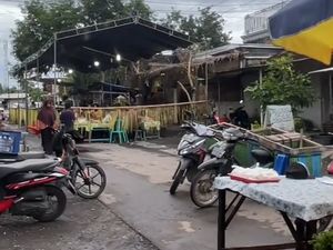 Viral Pernikahan Konsep Jadul 70-an Digelar di Samping Pasar Banyuwangi