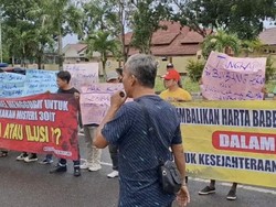 Massa APB Gelar Aksi Terkait Korupsi Timah di Kantor BPKP Babel