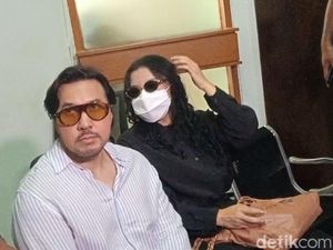 Dampingi Anak di Sidang Penyebaran Video Syur, David Bayu: Harus Menguatkan Dampingi Anak di Sidang Penyebaran Video Syur, David Bayu: Harus Menguatkan