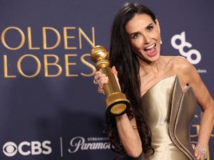 Perjuangan Demi Moore Menang Golden Globes, Di-makeup 9 Jam Jadi Monster Perjuangan Demi Moore Menang Golden Globes, Di-makeup 9 Jam Jadi Monster