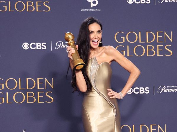 Senyum Bahagia Demi Moore Setengah Abad Nantikan Piala