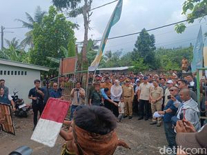 Fadli Zon Sambangi Lombok, Disambut Gendang Beleq dan Peresean Fadli Zon Sambangi Lombok, Disambut Gendang Beleq dan Peresean