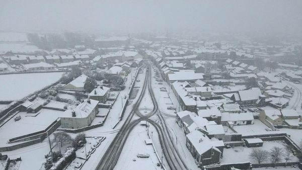 Foto Udara Kawasan Cashel Irlandia Tertutup Salju