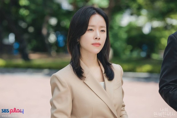 Han Ji Min di Drama Love Scout / Foto : x.com/SBSNOW