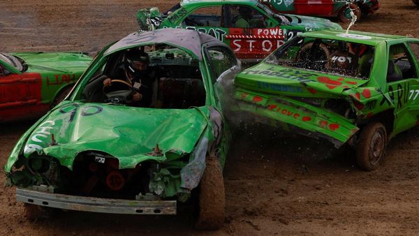 Intip Lomba Penghancuran Mobil di Malta