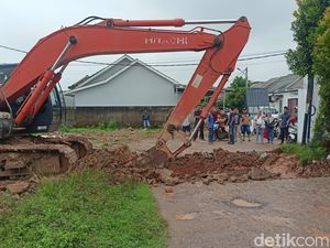 Akses Jalan Perumahan di Palembang Dikeruk Pemilik Lahan, Warga Terisolasi