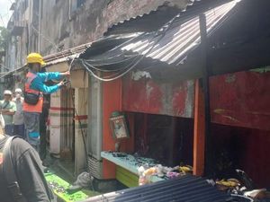 Gas Bocor Bikin 2 Warung Makan di Tambora Dilalap Api, 2 Orang Terluka