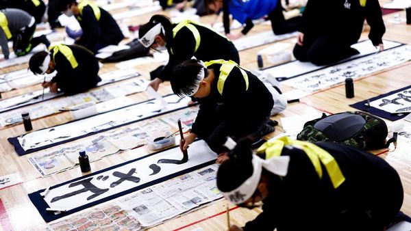 Kontes Kaligrafi Meriahkan Tahun Baru di Jepang