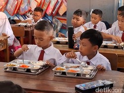 Intip Makan Bergizi Gratis di Purwakarta