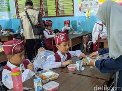 1.386 Pelajar Tulungagung Nikmati Makan Bergizi Gratis Hari Pertama