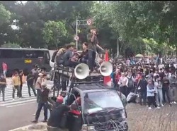 Aliansi Mahasiswa Antikorupsi Demo KPK Minta Tangkap Hasto