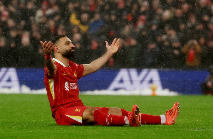 Soccer Football - Premier League - Liverpool v Manchester United - Anfield, Liverpool, Britain - January 5, 2025 Liverpools Mohamed Salah celebrates scoring their second goal REUTERS/Phil Noble EDITORIAL USE ONLY. NO USE WITH UNAUTHORIZED AUDIO, VIDEO, DATA, FIXTURE LISTS, CLUB/LEAGUE LOGOS OR LIVE SERVICES. ONLINE IN-MATCH USE LIMITED TO 120 IMAGES, NO VIDEO EMULATION. NO USE IN BETTING, GAMES OR SINGLE CLUB/LEAGUE/PLAYER PUBLICATIONS. PLEASE CONTACT YOUR ACCOUNT REPRESENTATIVE FOR FURTHER DETAILS..