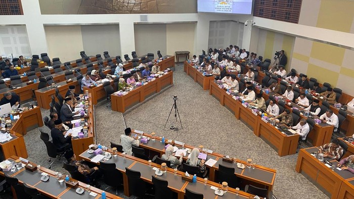 Panja dewan perwakilan rakyat RI dan Pemerintah menentukan Biaya Haji Panja dewan perwakilan rakyat RI dan Pemerintah menentukan Biaya Haji