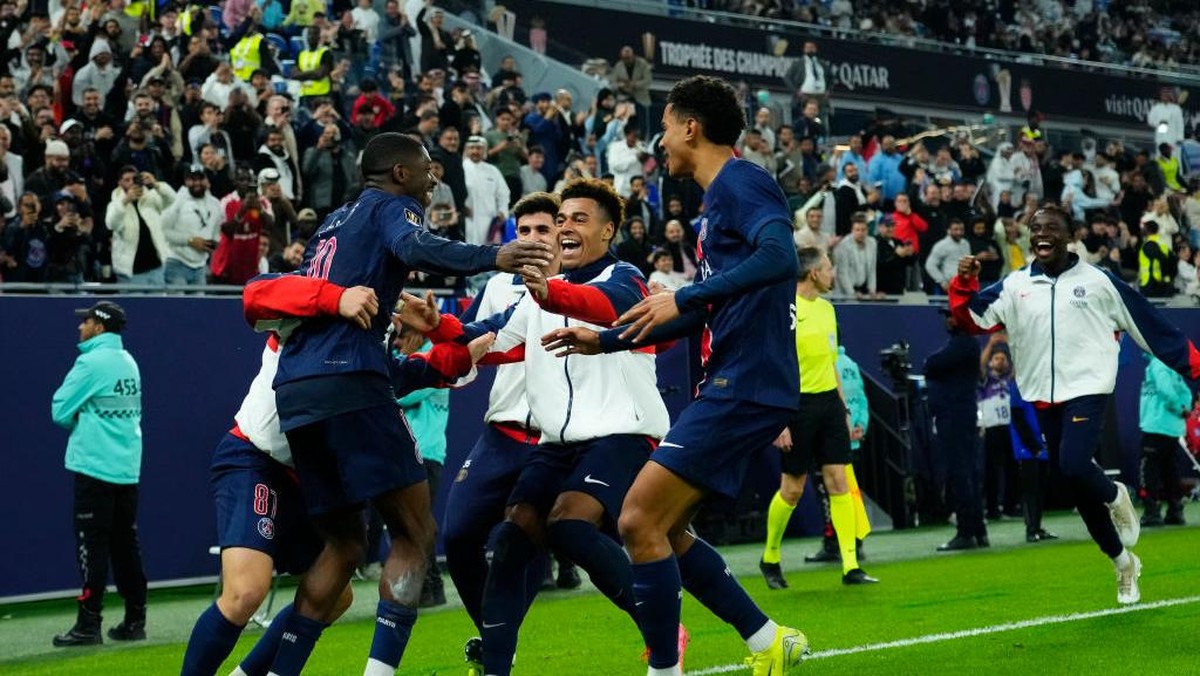 Para pemain PSG merayakan gol Dembele. Foto: NurPhoto via Getty Images/NurPhoto
