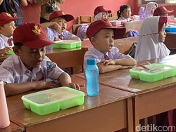 Makan Bergizi Gratis di Sukabumi Disalurkan, Tak Ada Menu Susu