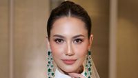 8 Foto Resepsi Pernikahan Pevita Pearce, Cantik Dengan Riasan Glaze Skin