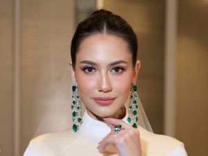 8 Foto Resepsi Pernikahan Pevita Pearce, Cantik Dengan Riasan Glaze Skin