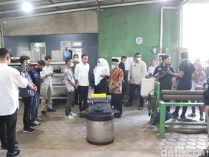 Kagum Jokowi Saat Lihat Limbah Plastik Bisa Jadi BBM di Banjarnegara Kagum Jokowi Saat Lihat Limbah Plastik Bisa Jadi BBM di Banjarnegara