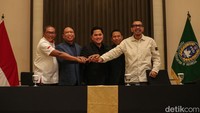 Konferensi pers tersebut dihadiri petinggi PSSI lainnya seperti Zainudin Amali, Yunus Nusi, Sumardji dan Arya Sinulingga.