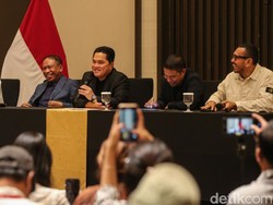 Dalam jumpa pers PSSI di Menara Danareksa Ruangan Aryanusa, Jakarta, Senin (6/1) siang WIB. Erick Thohir menyampaikan rencana-rencana baru PSSI di 2025, khususnya Timnas Indonesia. Skuad Garuda pun bakal punya komando pelatih baru alias bukan lagi Shin Tae-yong.