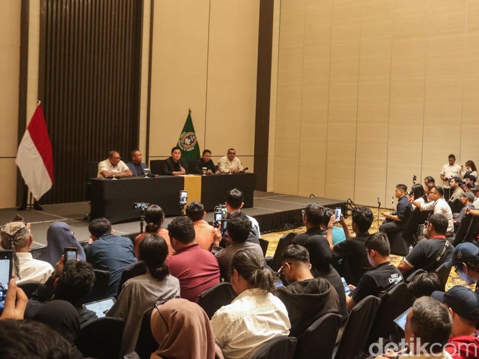 Selesai sudah tugas Shin Tae-yong melatih Timnas Indonesia. Juru taktik Korea Selatan itu resmi diberhentikan PSSI.