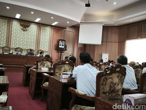 Buruh PT Sritex ke DPRD Sukoharjo, Pamitan Jelang Demo di Jakarta Buruh PT Sritex ke DPRD Sukoharjo, Pamitan Jelang Demo di Jakarta