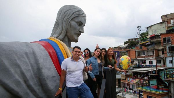 Ramai Wisatawan Kunjungi Patung Yesus Cetak 3D Terbesar di Amerika Latin