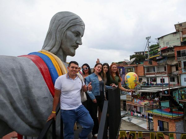 Ramai Wisatawan Kunjungi Patung Yesus Cetak 3D Terbesar di Amerika Latin