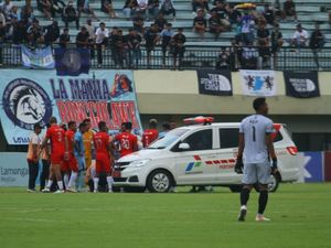 Kondisi Terkini Rayhan Utina Usai Dilarikan ke RS di Laga Persela Vs Persepal Kondisi Terkini Rayhan Utina Usai Dilarikan ke RS di Laga Persela Vs Persepal
