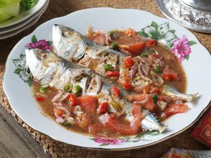 Resep Ikan Kembung Kukus Saus Asam Jawa yang Cocok Untuk Menu Diet Resep Ikan Kembung Kukus Saus Asam Jawa yang Cocok Untuk Menu Diet