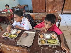 Siswa di Kupang Tak Perlu Habiskan Uang Jajan Berkat Makan Bergizi Gratis Siswa di Kupang Tak Perlu Habiskan Uang Jajan Berkat Makan Bergizi Gratis