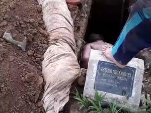 Cerita Tukang Gali Kubur di Kudus Temukan Jenazah Utuh Meski Sudah Tahunan Cerita Tukang Gali Kubur di Kudus Temukan Jenazah Utuh Meski Sudah Tahunan